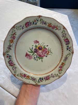 A collection of 22 Chinese famille rose and Imari-style plates, 18th C. — 照片 13