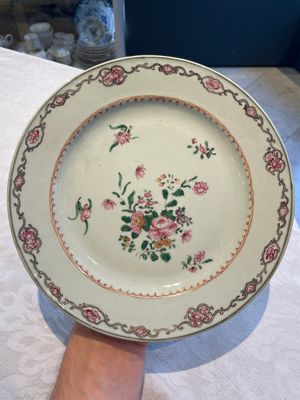 A collection of 22 Chinese famille rose and Imari-style plates, 18th C. — 照片 29