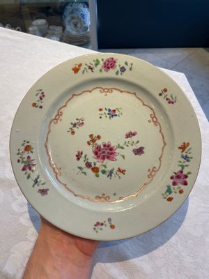 A collection of 22 Chinese famille rose and Imari-style plates, 18th C. — 照片 36