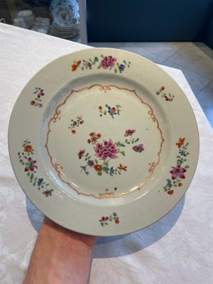 A collection of 22 Chinese famille rose and Imari-style plates, 18th C. — 照片 42