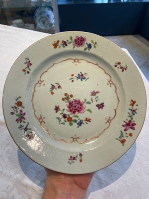 A collection of 22 Chinese famille rose and Imari-style plates, 18th C. — 照片 54