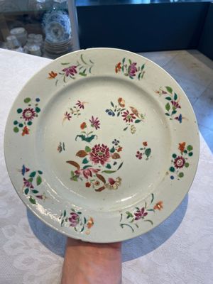 A collection of 22 Chinese famille rose and Imari-style plates, 18th C. — 照片 65