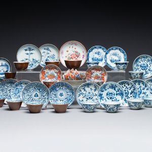 A collection of 23 Chinese cups and saucers, Kangxi/Qianlong — 照片 1