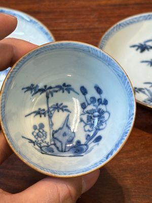 A collection of 23 Chinese cups and saucers, Kangxi/Qianlong — photo 15