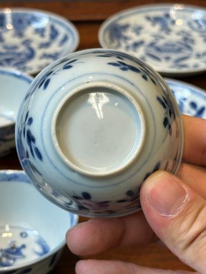 A collection of 23 Chinese cups and saucers, Kangxi/Qianlong — photo 23