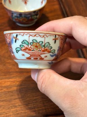A collection of 23 Chinese cups and saucers, Kangxi/Qianlong — photo 33