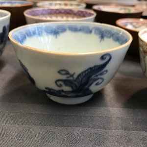 A collection of 23 cups and 33 saucers in Chinese and Japanese porcelain, 18/19th C. — 照片 12