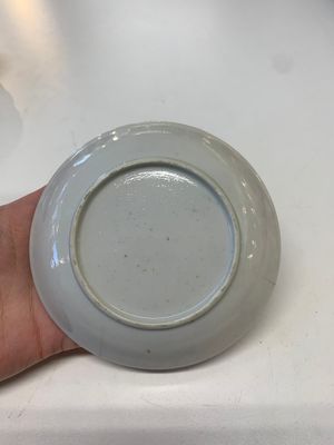 A collection of 24 Chinese blue, white and polychrome wares, 18th C. — photo 12