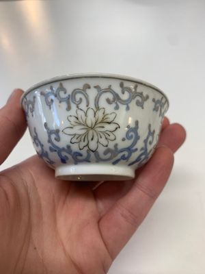 A collection of 24 Chinese blue, white and polychrome wares, 18th C. — photo 19