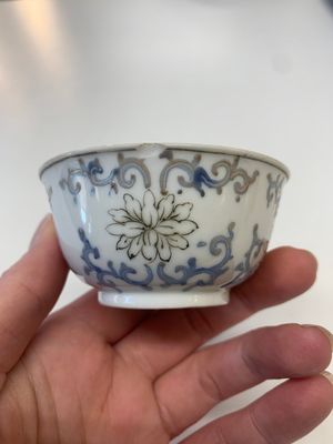 A collection of 24 Chinese blue, white and polychrome wares, 18th C. — photo 22