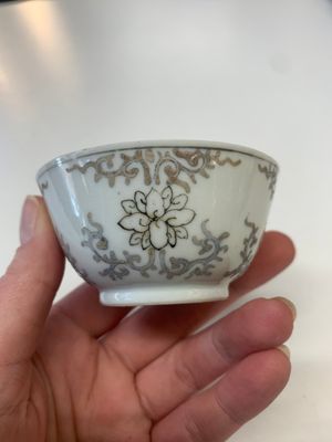 A collection of 24 Chinese blue, white and polychrome wares, 18th C. — photo 26