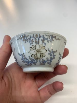 A collection of 24 Chinese blue, white and polychrome wares, 18th C. — photo 31