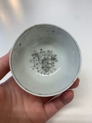 A collection of 24 Chinese blue, white and polychrome wares, 18th C. — photo 41