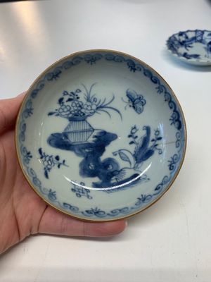 A collection of 24 Chinese blue, white and polychrome wares, 18th C. — photo 51