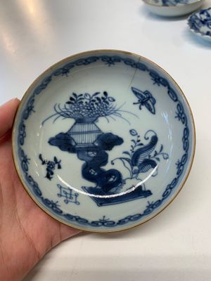 A collection of 24 Chinese blue, white and polychrome wares, 18th C. — photo 53