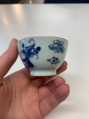 A collection of 24 Chinese blue, white and polychrome wares, 18th C. — photo 57