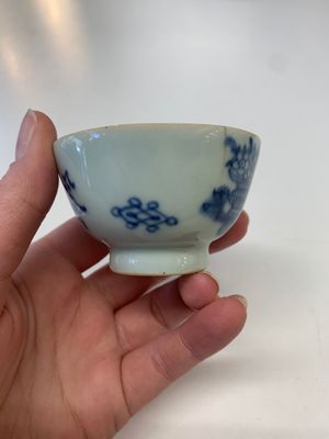 A collection of 24 Chinese blue, white and polychrome wares, 18th C. — photo 64