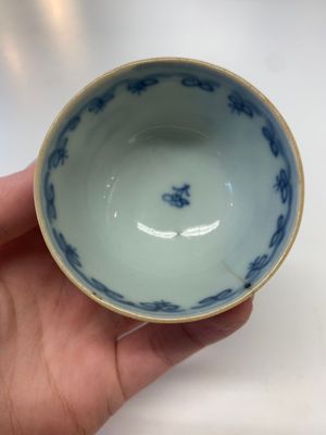 A collection of 24 Chinese blue, white and polychrome wares, 18th C. — photo 65