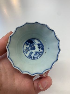 A collection of 24 Chinese blue, white and polychrome wares, 18th C. — photo 71