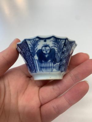 A collection of 24 Chinese blue, white and polychrome wares, 18th C. — photo 75