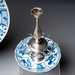 A collection of 24 Chinese blue, white and polychrome wares, 18th C. — photo 4