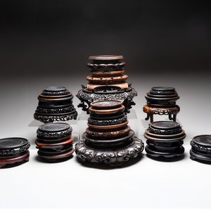 A collection of 25 Chinese wooden stands, 19/20th C. — foto 1