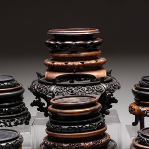 A collection of 25 Chinese wooden stands, 19/20th C. — foto 2