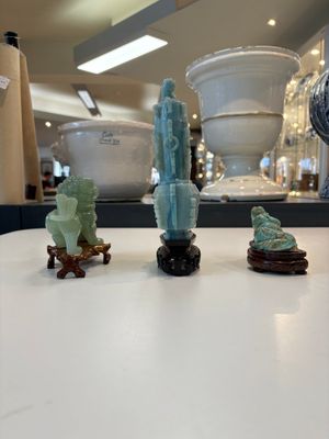 A collection of 26 Chinese jadeite, rock crystal, turquoise, agate and other hardstone carvings, 19/20th C. — foto 12