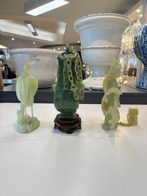 A collection of 26 Chinese jadeite, rock crystal, turquoise, agate and other hardstone carvings, 19/20th C. — foto 20