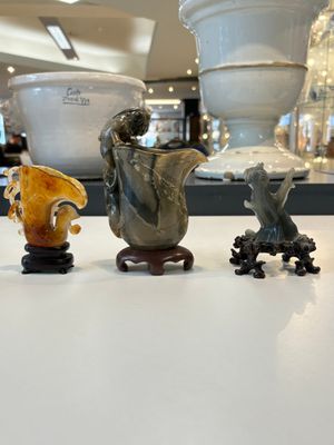 A collection of 26 Chinese jadeite, rock crystal, turquoise, agate and other hardstone carvings, 19/20th C. — foto 23