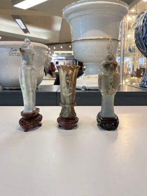 A collection of 26 Chinese jadeite, rock crystal, turquoise, agate and other hardstone carvings, 19/20th C. — foto 28
