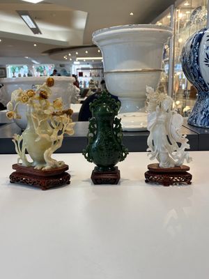 A collection of 26 Chinese jadeite, rock crystal, turquoise, agate and other hardstone carvings, 19/20th C. — foto 29