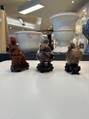 A collection of 26 Chinese jadeite, rock crystal, turquoise, agate and other hardstone carvings, 19/20th C. — foto 8
