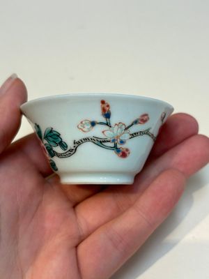 A collection of 28 Chinese famille rose wares, 18th C. and later — photo 101