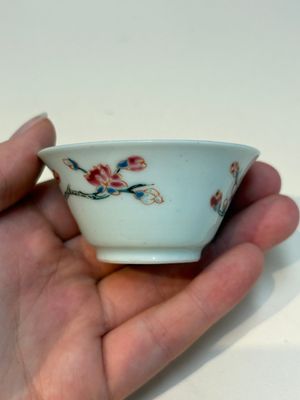 A collection of 28 Chinese famille rose wares, 18th C. and later — photo 102