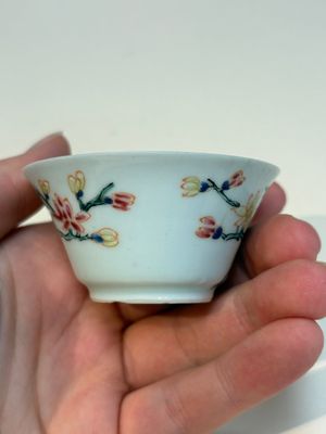 A collection of 28 Chinese famille rose wares, 18th C. and later — photo 108