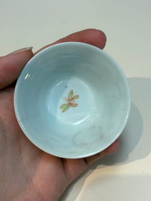A collection of 28 Chinese famille rose wares, 18th C. and later — photo 110