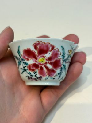 A collection of 28 Chinese famille rose wares, 18th C. and later — photo 112