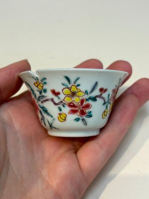 A collection of 28 Chinese famille rose wares, 18th C. and later — photo 113
