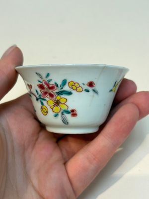 A collection of 28 Chinese famille rose wares, 18th C. and later — photo 114