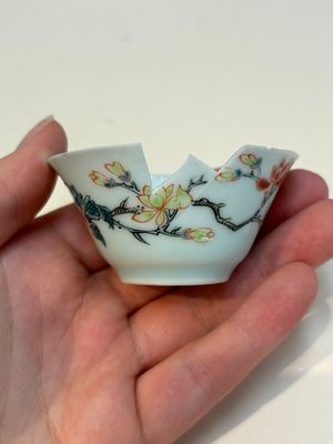 A collection of 28 Chinese famille rose wares, 18th C. and later — photo 119