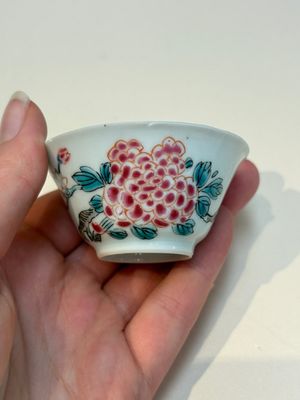A collection of 28 Chinese famille rose wares, 18th C. and later — photo 124