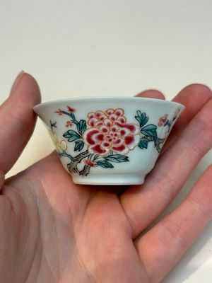 A collection of 28 Chinese famille rose wares, 18th C. and later — photo 130