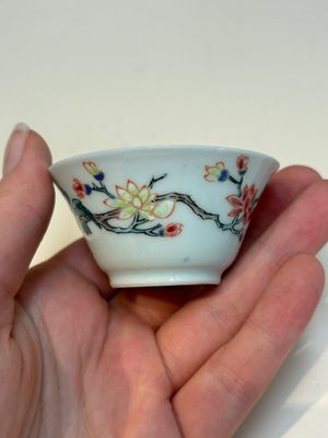 A collection of 28 Chinese famille rose wares, 18th C. and later — photo 131