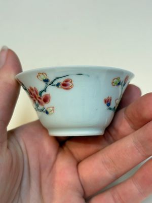 A collection of 28 Chinese famille rose wares, 18th C. and later — photo 132