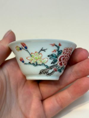 A collection of 28 Chinese famille rose wares, 18th C. and later — photo 133