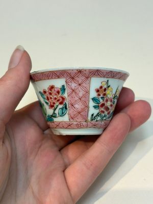 A collection of 28 Chinese famille rose wares, 18th C. and later — photo 138