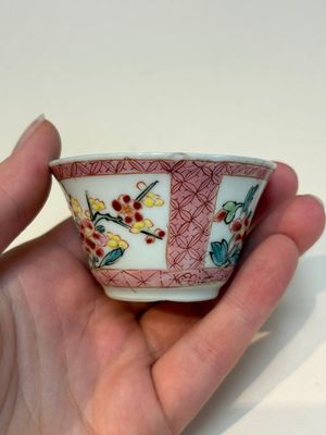 A collection of 28 Chinese famille rose wares, 18th C. and later — photo 139