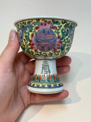 A collection of 28 Chinese famille rose wares, 18th C. and later — photo 20