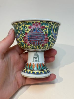 A collection of 28 Chinese famille rose wares, 18th C. and later — photo 22